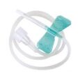 un ensemble d'aiguilles papillon médicales avec un tube transparent et des languettes vertes en forme d'aile, utilisé pour prélever du sang ou administrer des liquides intraveineux, représenté sur un fond blanc.