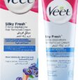 tube et boîte de la crème dépilatoire veet silky fresh pour peau sensible. l'emballage est bleu et rose, avec des fleurs et des jambes douces illustrées sur le devant. le produit a une contenance de 100 ml.